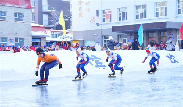 澳门沙金网址上冰了！“相约亚冬城 共圆冰雪梦”百万青少年上冰雪活动启动(图2)