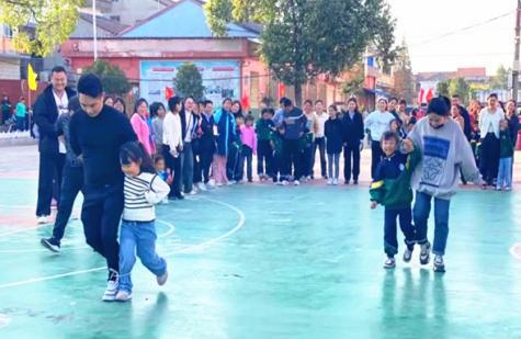 澳门沙金网址监利：快乐体育节 趣味亲子会-监利市桥市小学首届体育节活动(图4)