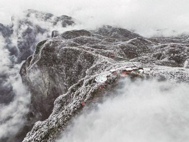 澳门沙金网址湖南七星山市场升温：玉树琼枝相伴 水墨画中冬游(图1)