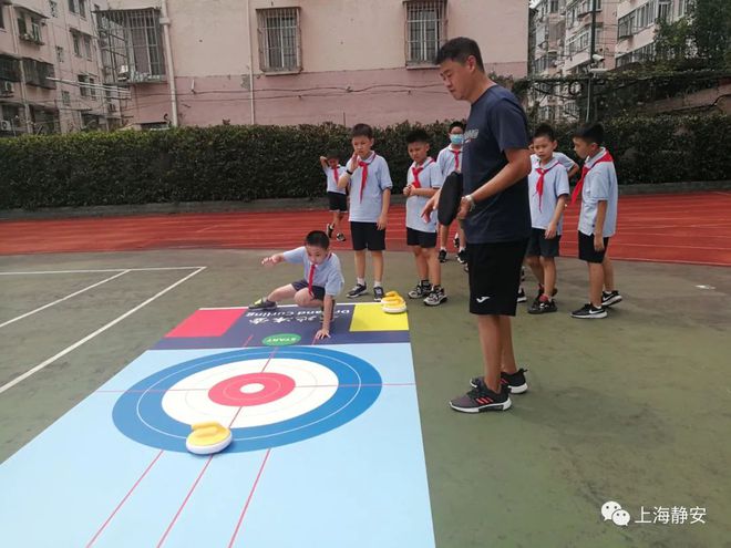 澳门沙金网址学旱地冰壶、打棒球、玩轮滑……这些静安学子的体育活动也太太太丰富了！(图5)