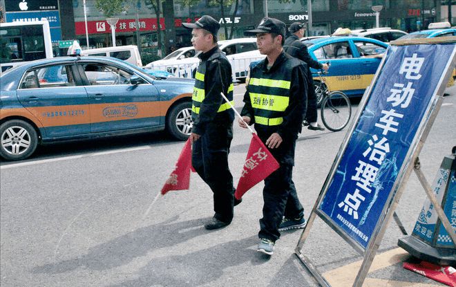 现在才知道骑电动车上路有3种行为扣12分守3条准则保平安(图2)