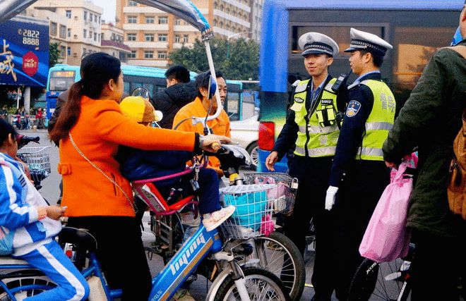 现在才知道骑电动车上路有3种行为扣12分守3条准则保平安(图3)